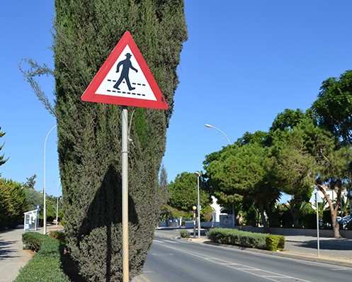 Необычный Дорожный знак на Кипре