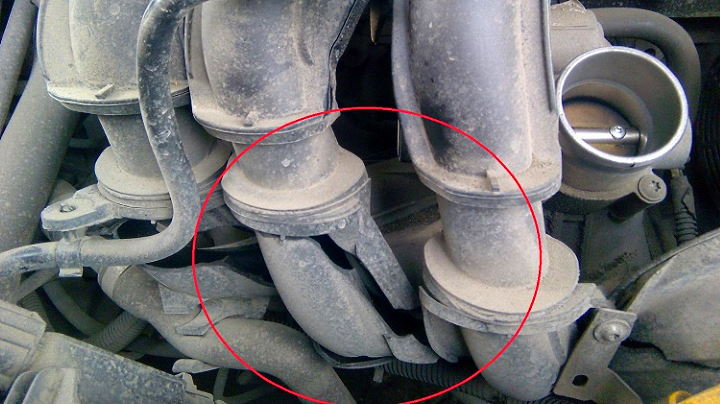 Подсос воздуха во впускном коллекторе Подсос воздуха во впускном коллекторе