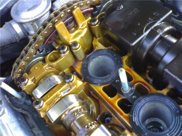 Элементы двигателя после использования оригинального масла от Castrol