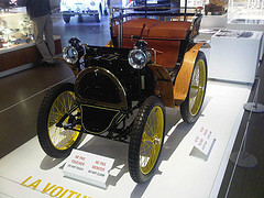 Самый первый автомобиль Рено 1898 года Вуатюретт 