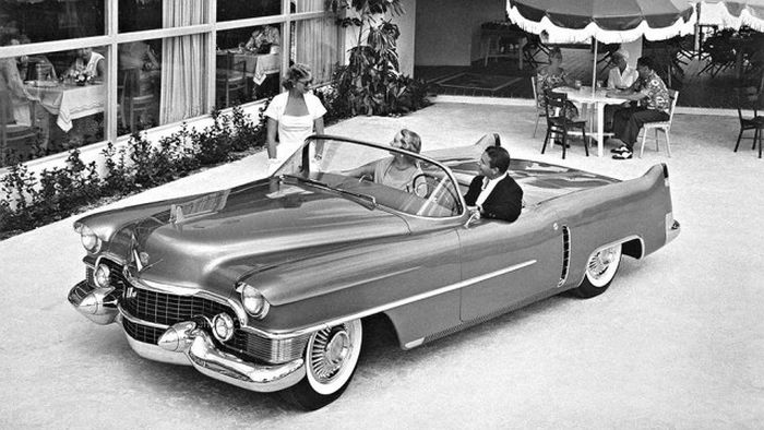 История культовых для американцев автомобилей Cadillac (32 фото)