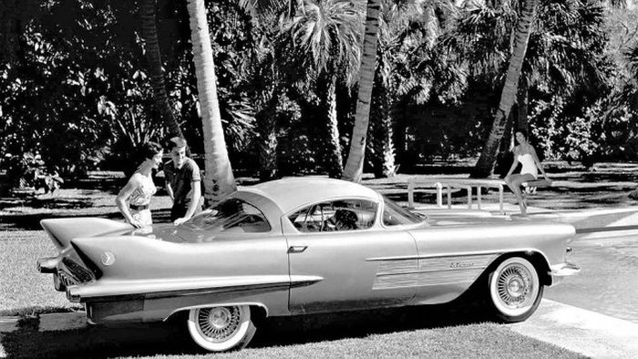 История культовых для американцев автомобилей Cadillac (32 фото)