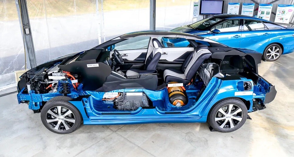 Тойота Мирай водородный автомобиль