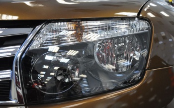 Замена ламп в передних фарах Renault Duster