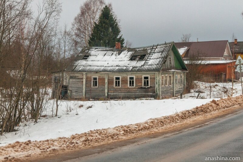 Заброшенный дом в деревне Ялосарь, Вологодская область