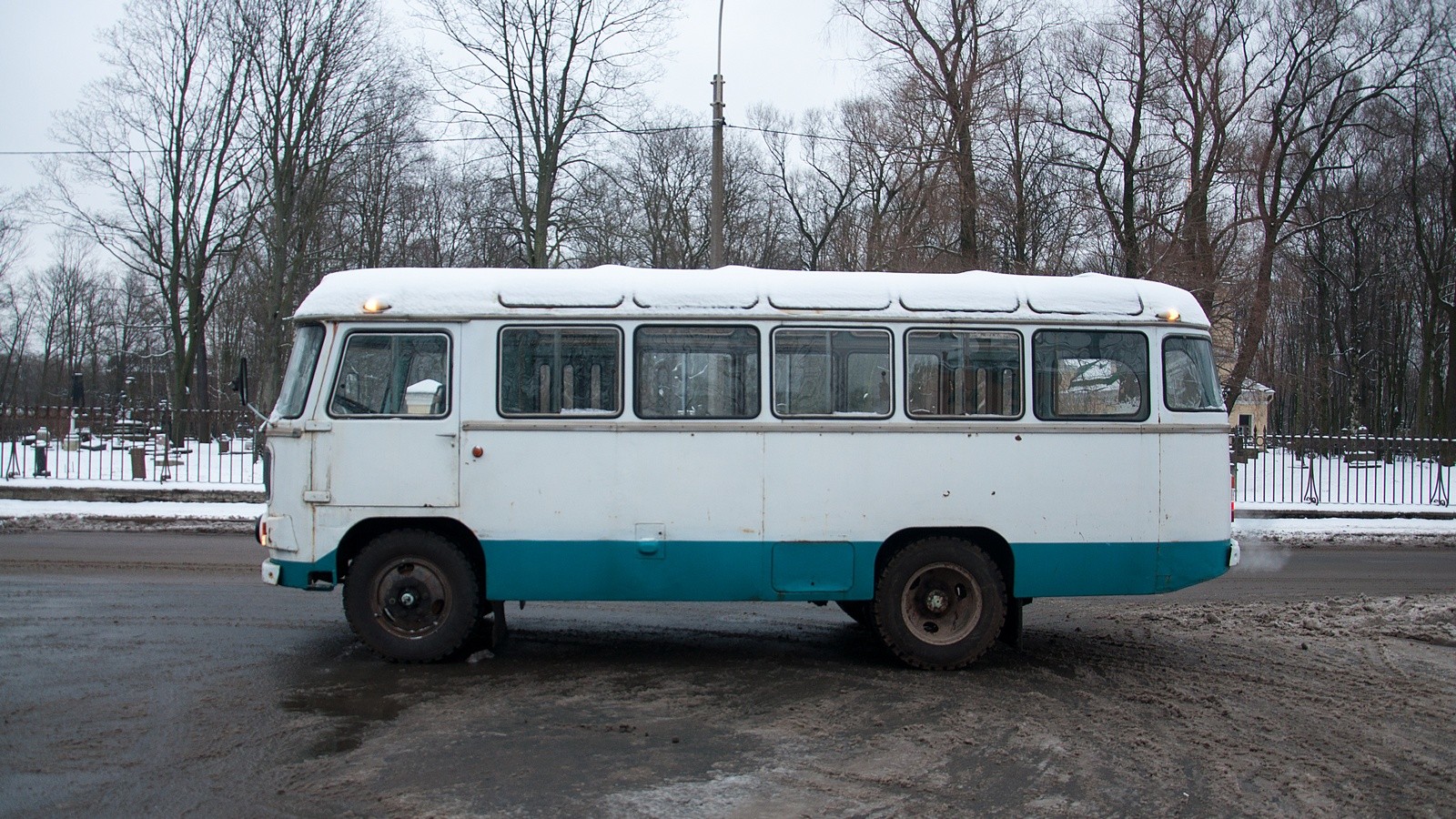 ПАЗ 672М сбоку