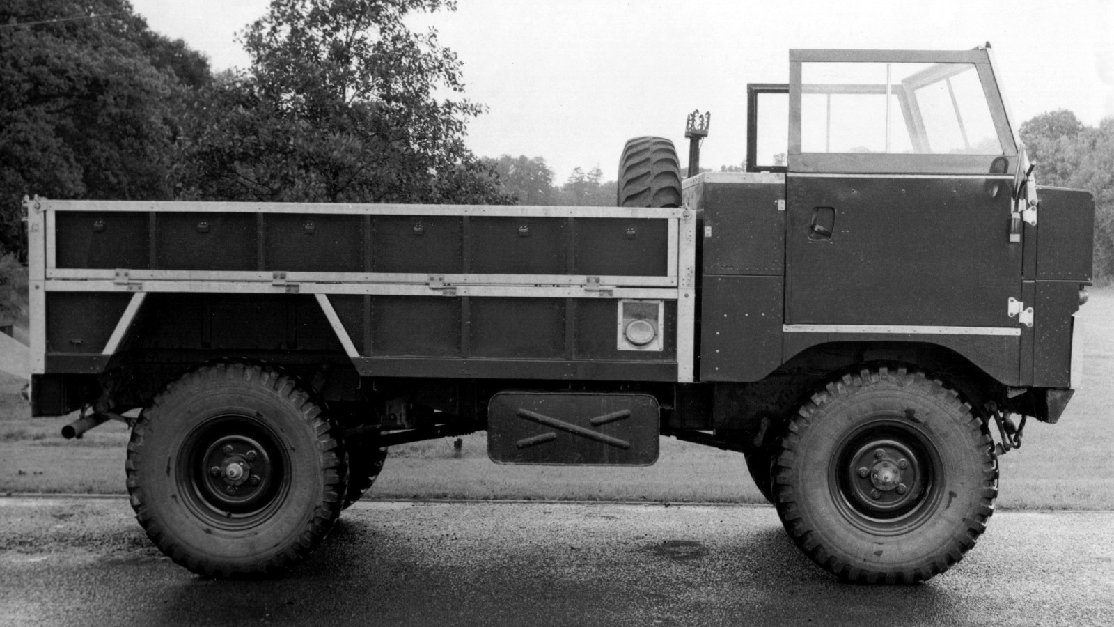 Land Rover 101 Forward Controlх