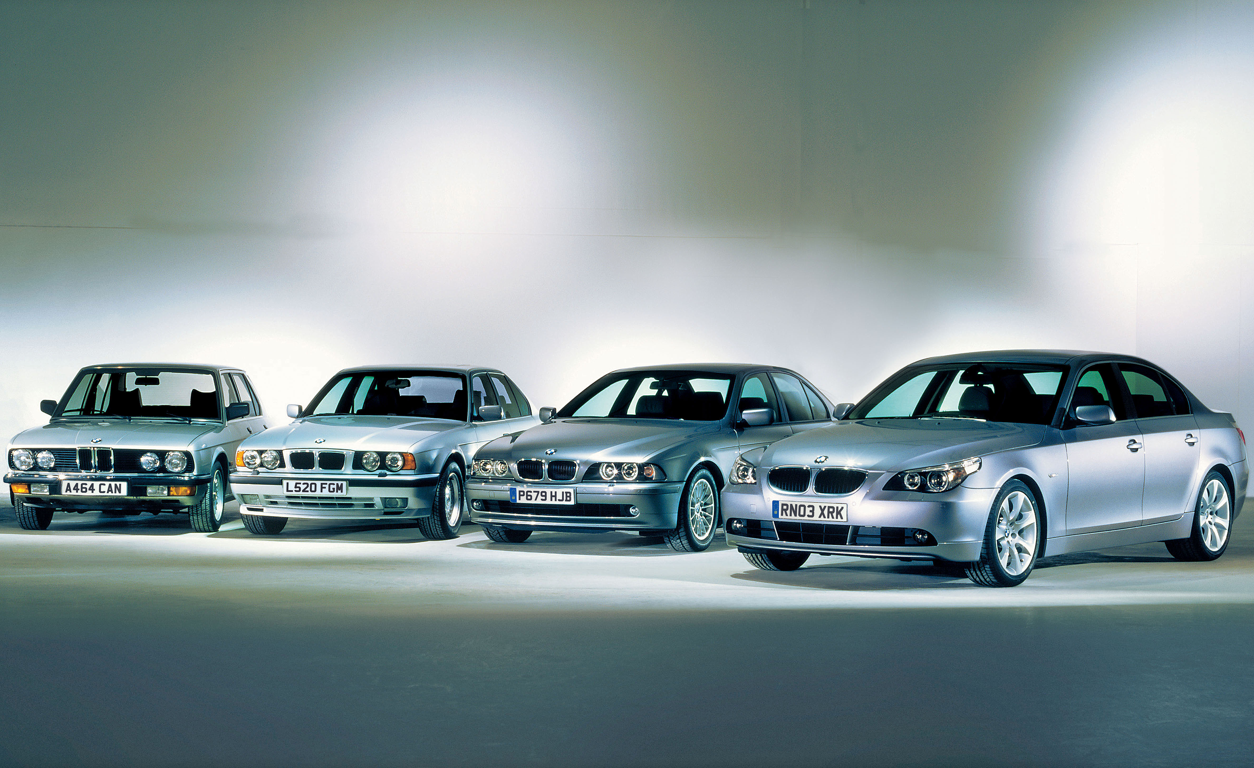 5 е поколение. Эволюция BMW 5. BMW 5 Series Evolution. Кузова БМВ 5 по годам. БМВ 5 Модельный ряд.