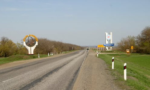 Трасса М21, на границе Ростовской и Волгоградской области