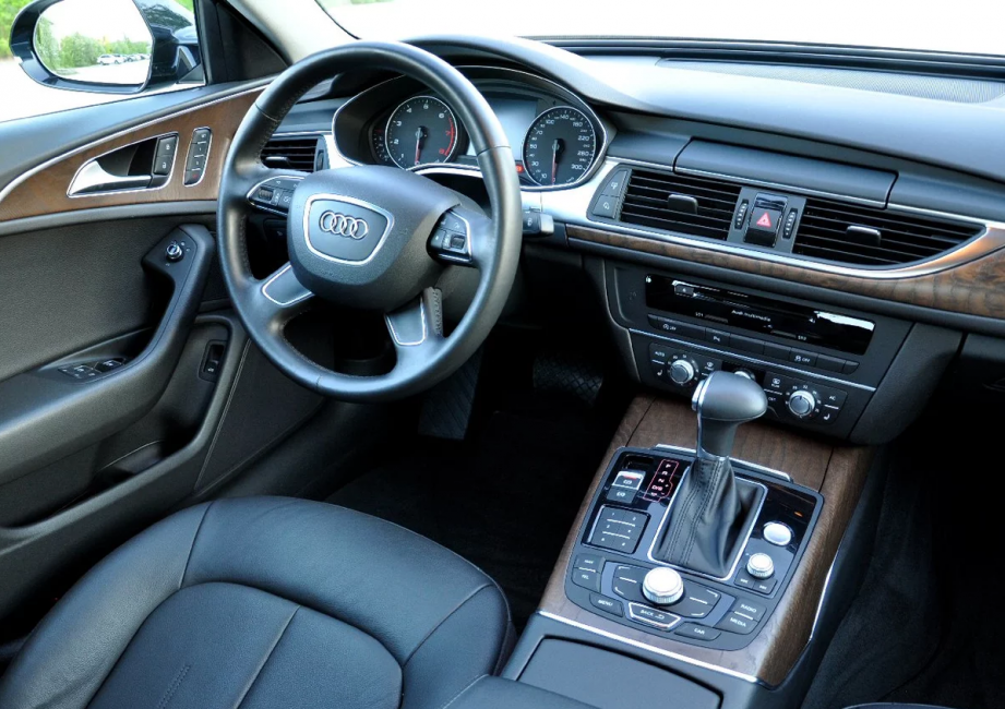 Передняя панель Audi A6 четвёртого поколения