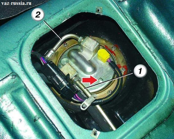 На фотографии показано как должен правильно быть установлен насос на 8 клапанных автомобилях