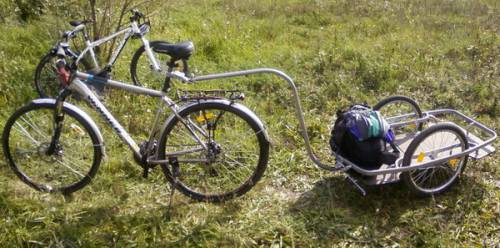 велосипед с прикреплённой тачкой