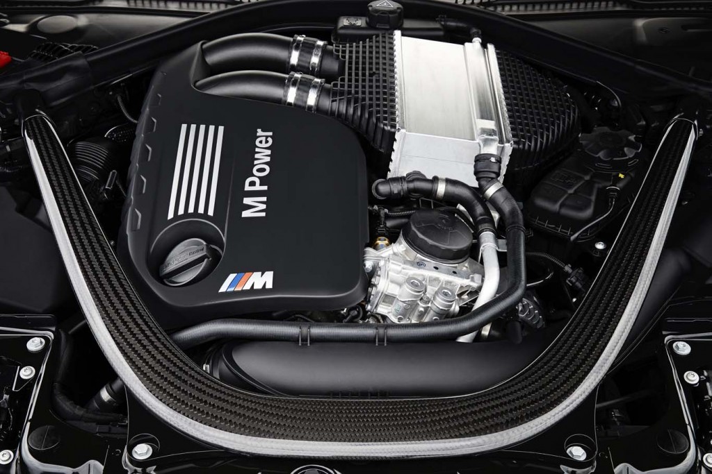 Двигатель S55 под капотом BMW M4 F83