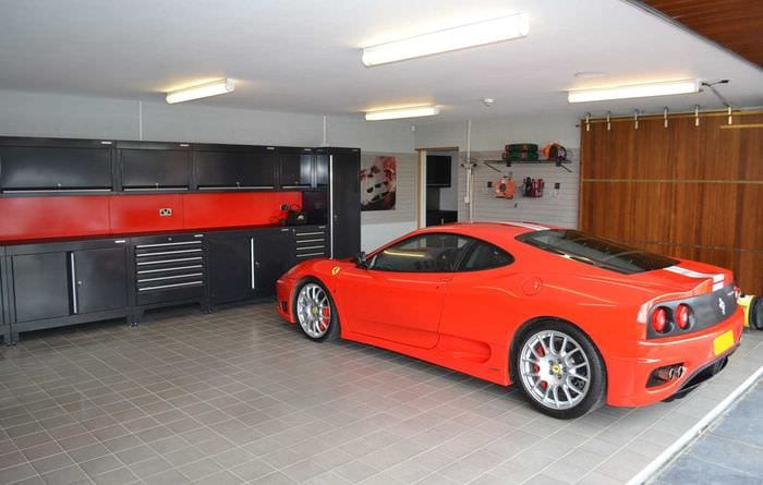 идея необычного интерьера гаража