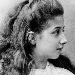 История еврейской девочки Мерседес, в честь которой назван известный автомобиль