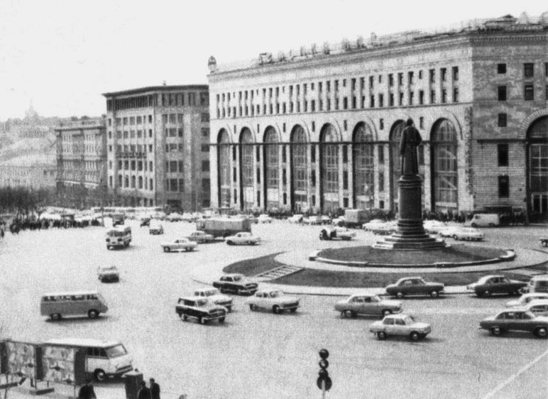 Площадь Дзержинского в Москве. Снимок 1960-х.